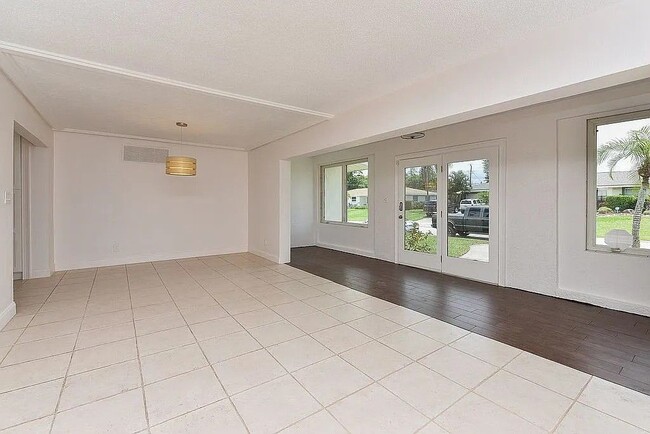 Photo - 2608 Sheridan Dr