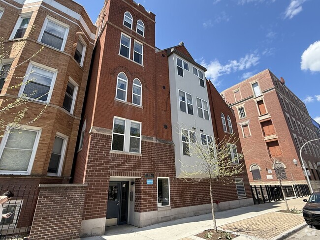 Building Photo - 3516 N Sheffield Ave Rental