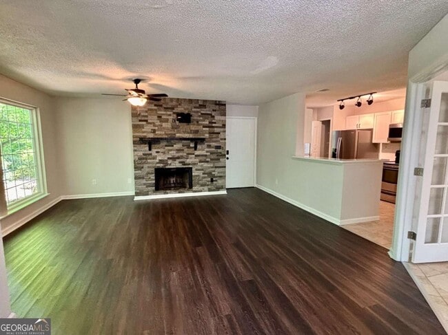 Photo - 320 Hawkstone Way