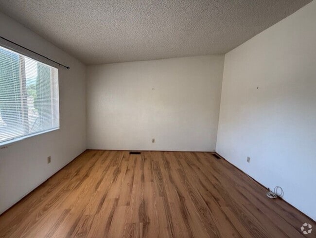Building Photo - 674 E Date St Unit A Rental