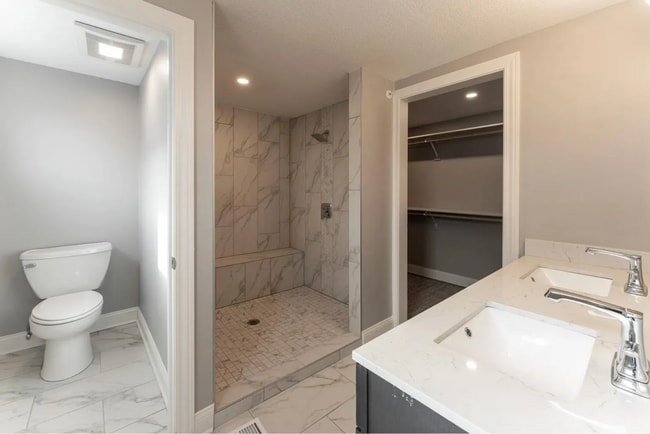 Photo - 4462 Broadway Blvd