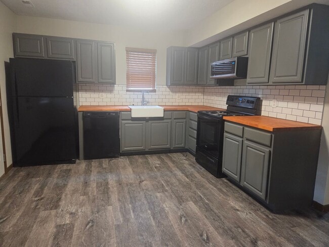 Photo - Updated 2 Bedroom Townhome Available Now!