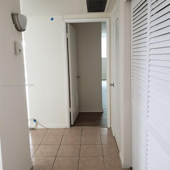 Photo - 19380 Collins Ave Unidad 207