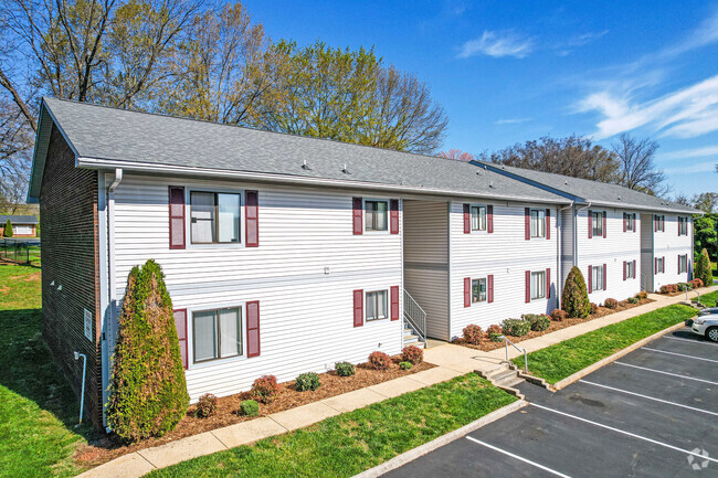 Building Photo - Hickory Trace Village Apartments