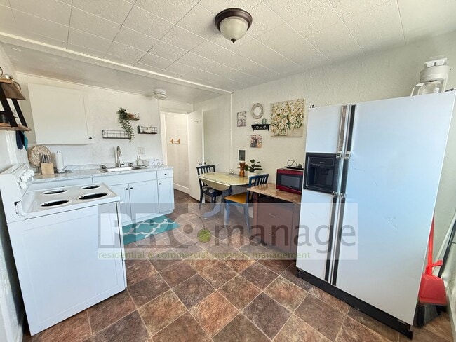 Building Photo - 233 E 1st St Unit 235 Rental
