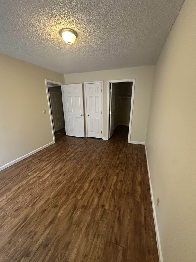 Hollister Apartments