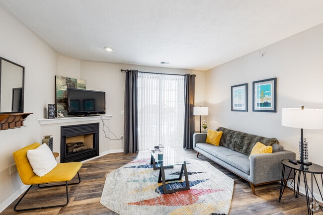 1BR, 1BA - 776SF - Living Room