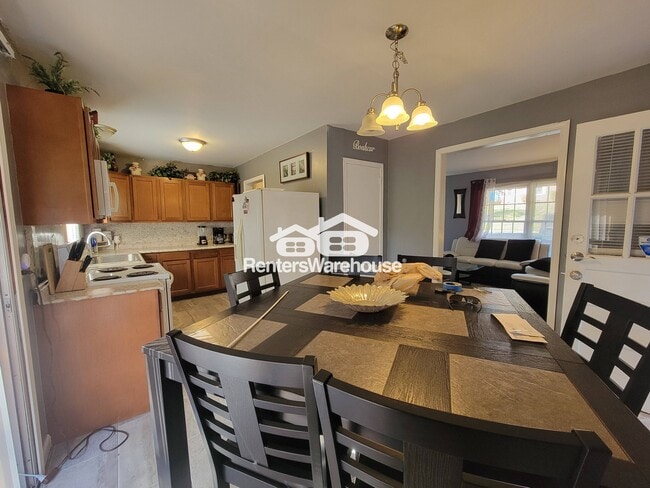 Photo - 3566 Highwood Dr SW