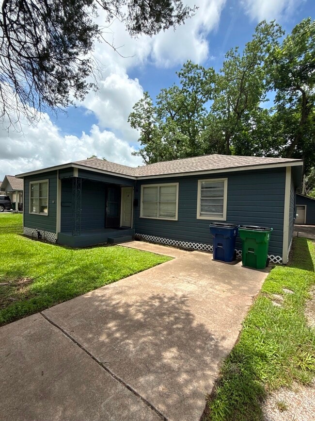 Photo - 901 N Arcola St
