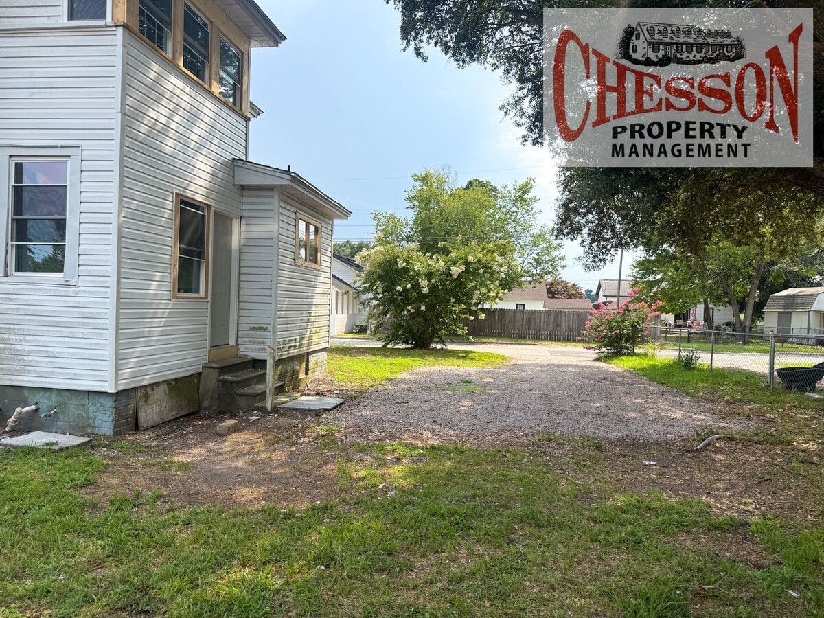 Photo - 304 S Yelverton St