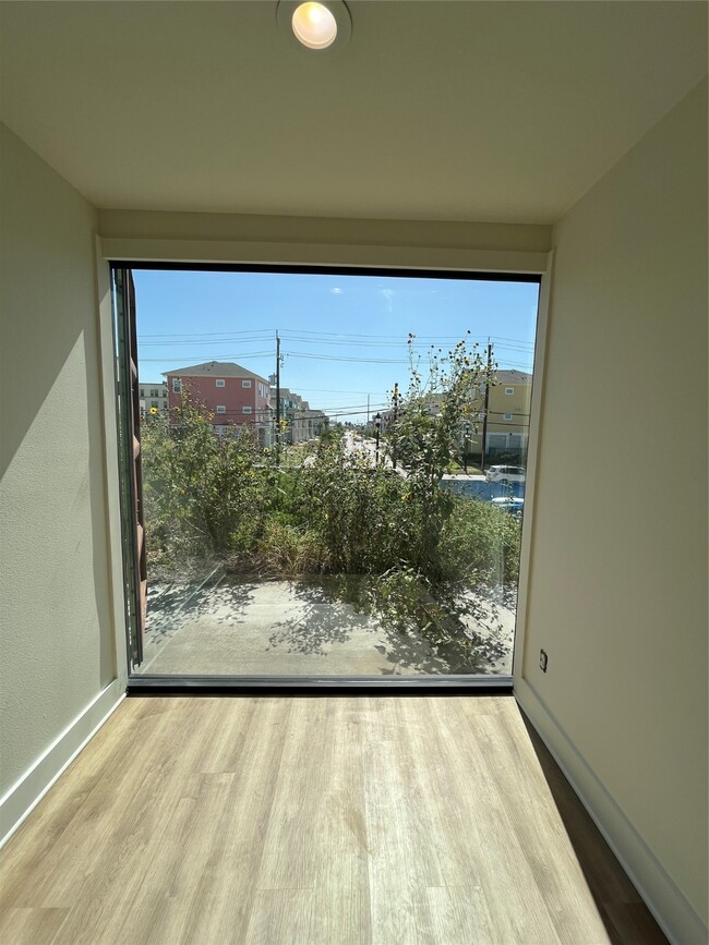 Photo - 820 51st St