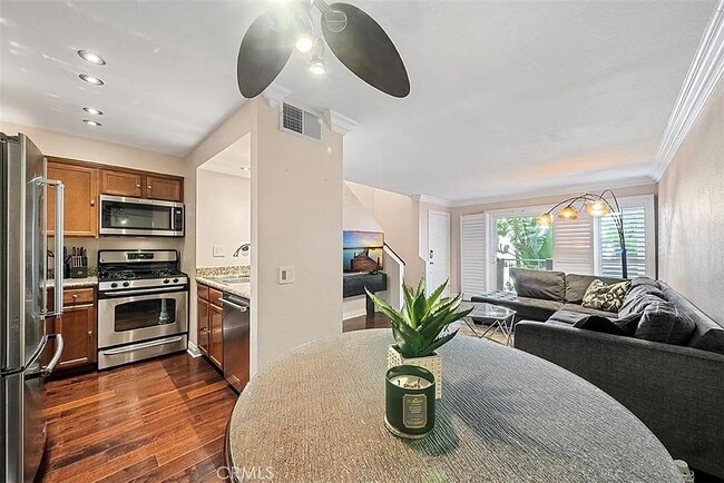 Photo - 355 N Maple St