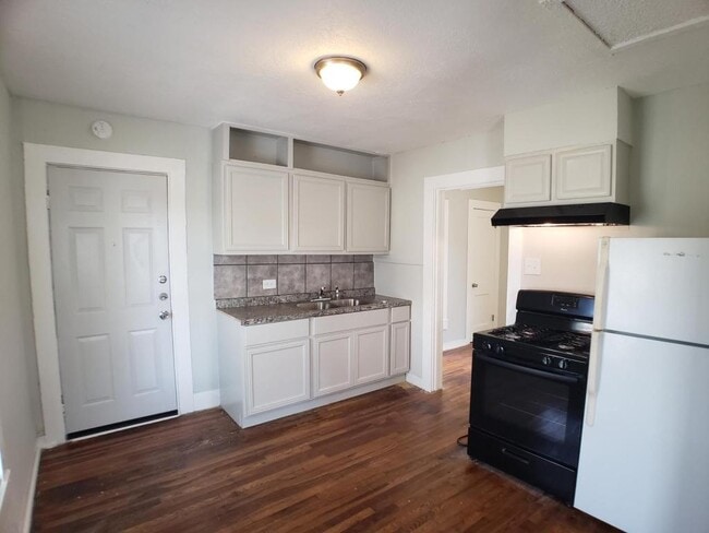 Photo - 205 W Lambert St
