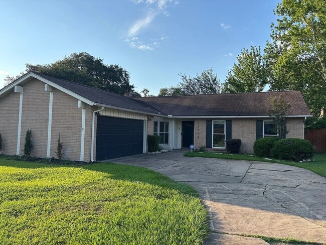 Building Photo - 13814 Piping Rock Ln