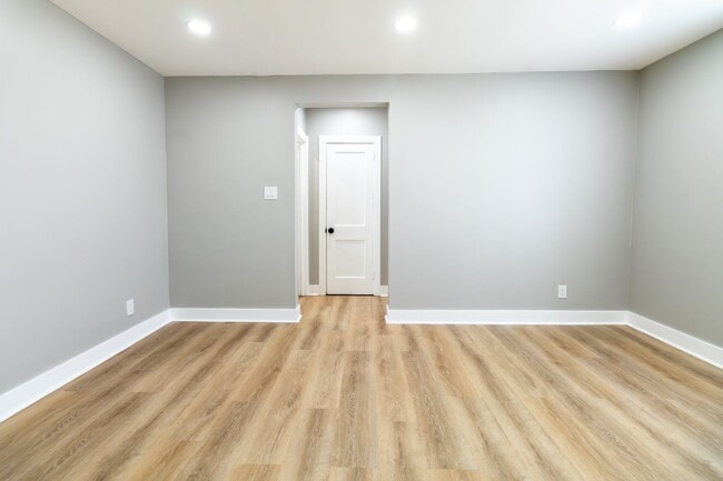 Photo - 5548 Woodland Ave Unit B