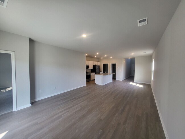 Photo - 5 bedroom/2.5 bath home in Saddle Ridge