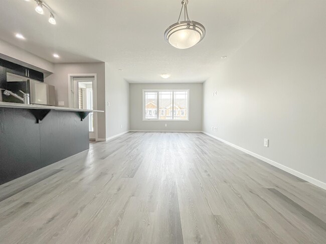 Photo - 831 Windbury Pl SW