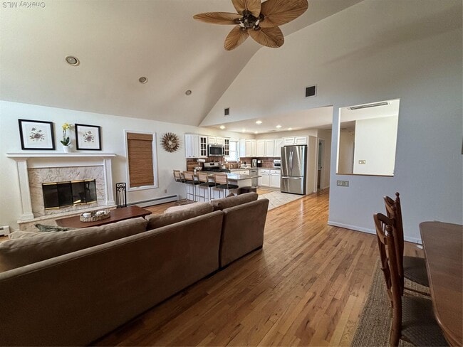 Photo - 227 W Pine St