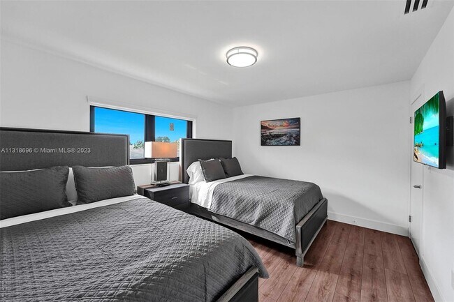 Photo - 243 NW 57th Ave Unidad B