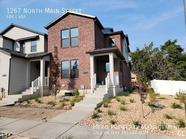 Building Photo - Stunning Townhomes!