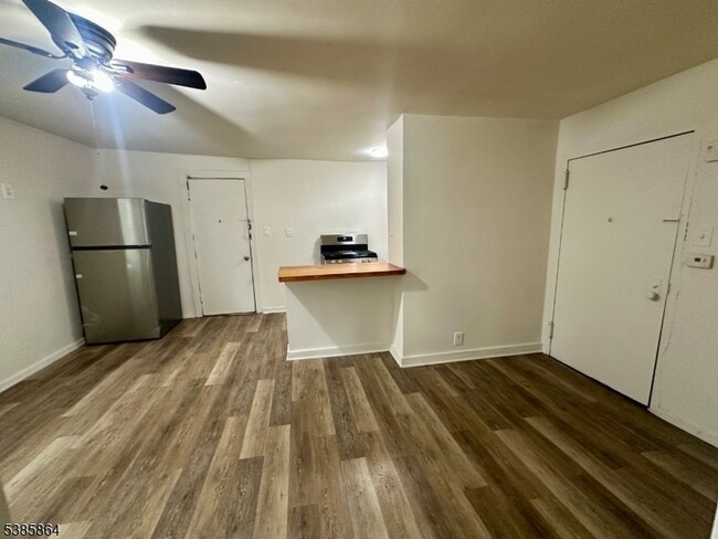 Photo - 390 Orange Rd