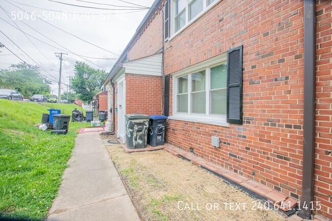 Photo - 5046-5048 Just St NE-