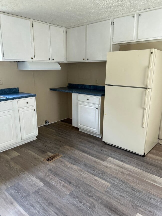 Photo - 209 McQueen St