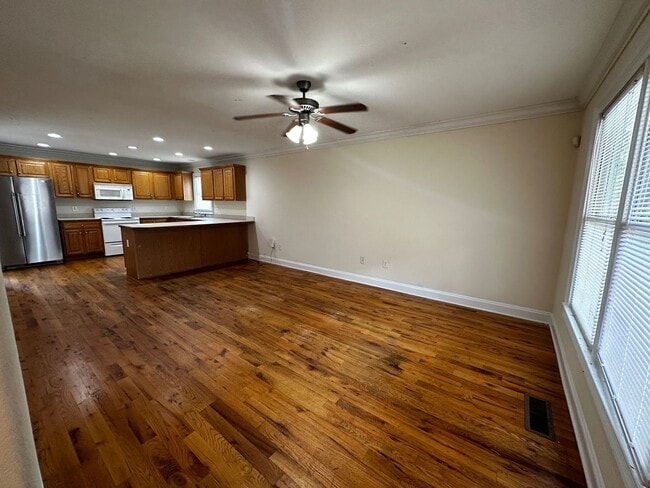 Photo - PRE-LEASING FOR AUGUST 2026!