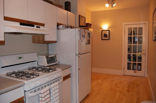 Photo - 117 L St Unit 3