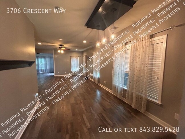 Photo - 3706 Crescent Way