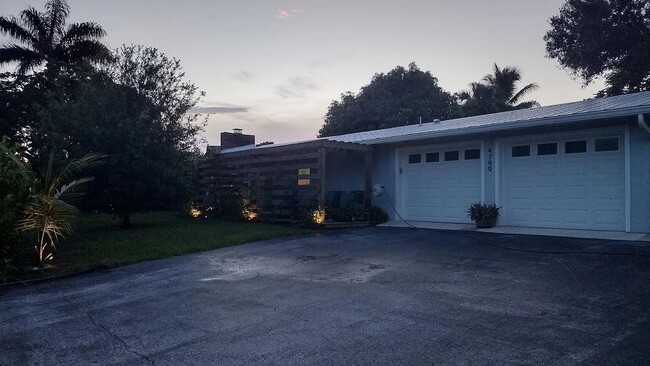 Photo - 4799 SE Horseshoe Point Rd