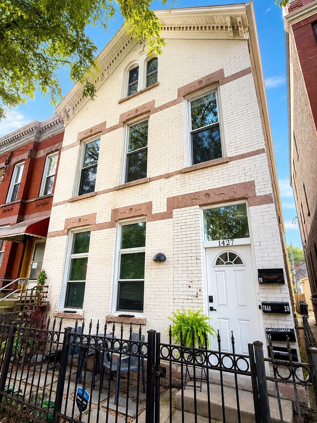 Building Photo - 1427 W Superior St