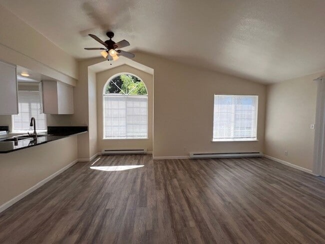 Photo - 5684 Eagle Pkwy Unit #3