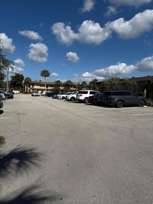 Building Photo - 402 Lakeside Dr Unit 108