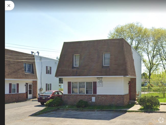 Building Photo - 806 W Oak Ln Unit A Rental