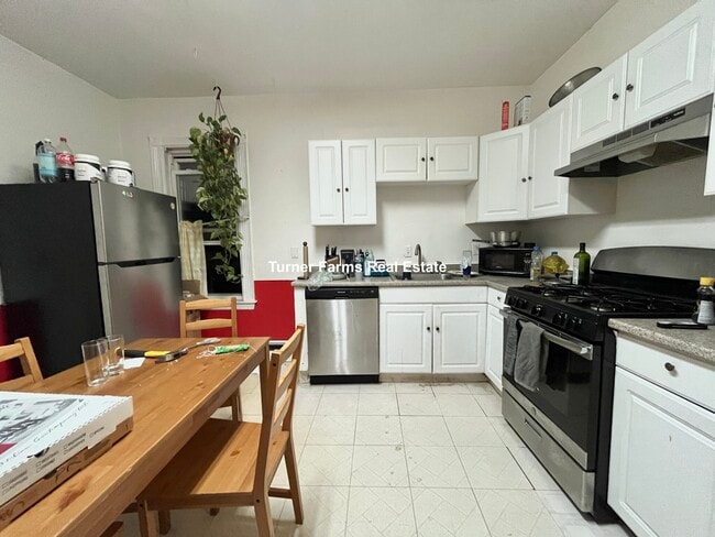 Photo - 168 Hillside St Unit 3