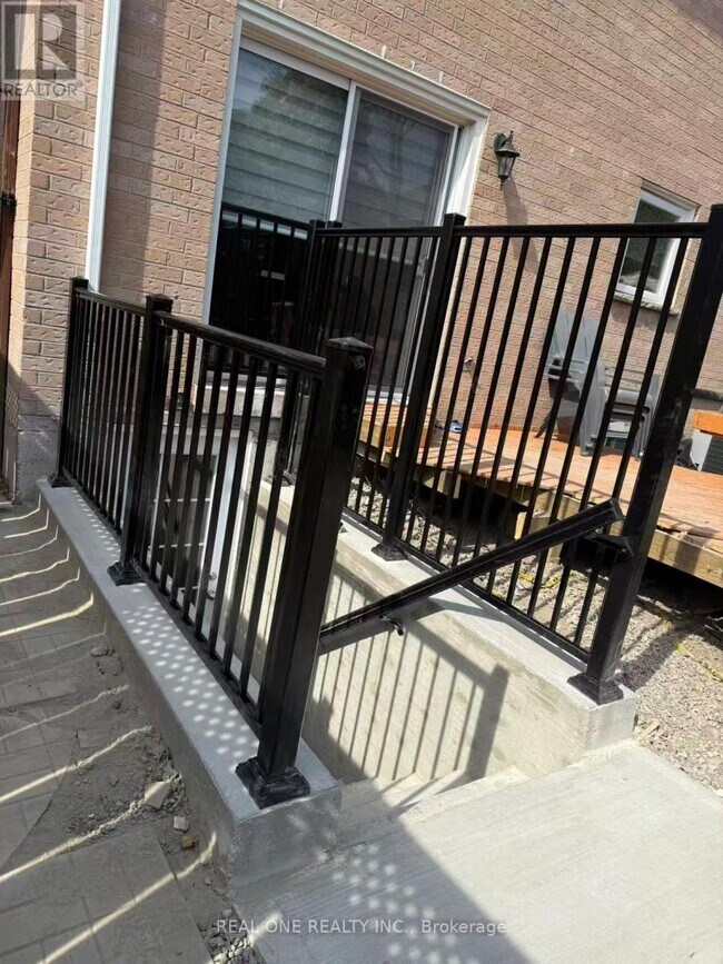 Photo - 826 Winterton Way