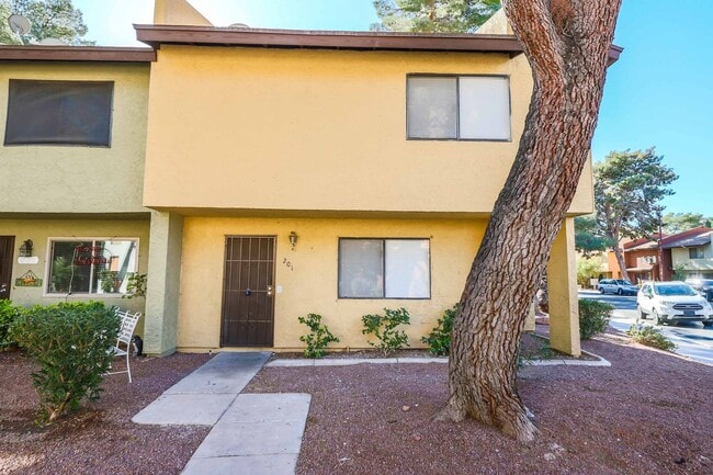 Building Photo - FULLY Remodeled 3-Bedroom Townhouse