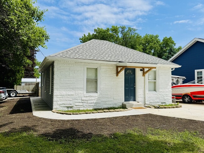 Building Photo - 7258 W 72nd St