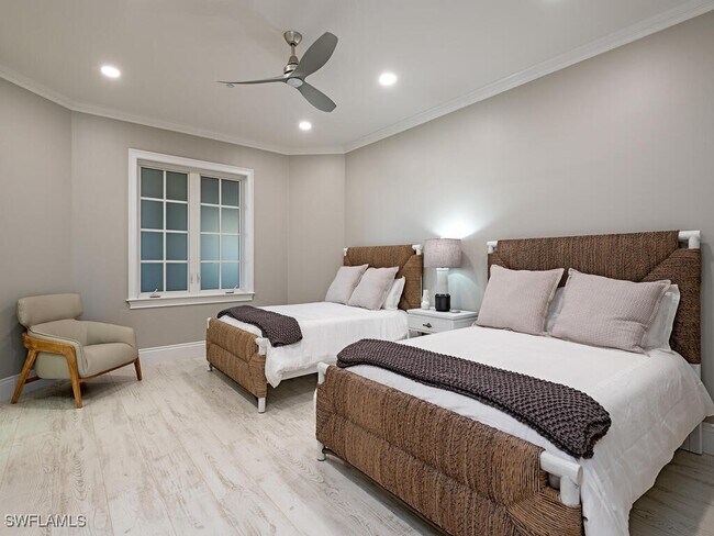 Building Photo - 627 6th Ave S Unit B-302