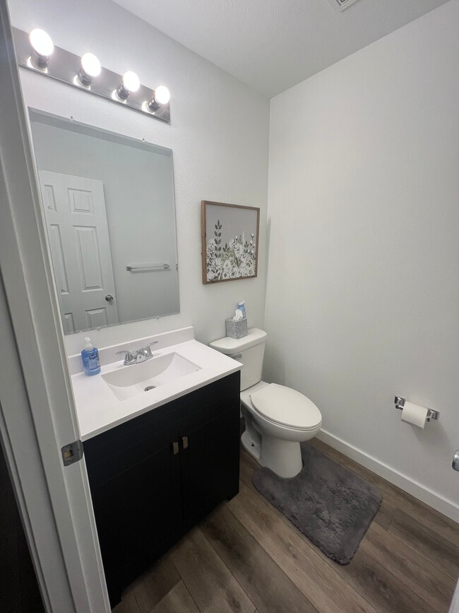 Photo - Westside Flats Unidad 710C