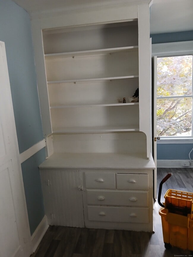 215 Willow St Apartment Unit 2nd fl Waterbury, CT