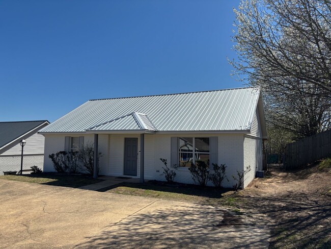 2 Bedroom 2 Bath Townhome - 2 Bedroom 2 Bath Townhome