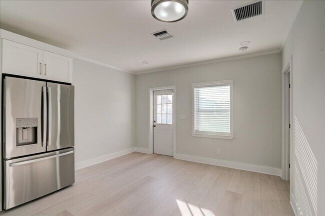 Photo - 320 NW 6th Ave