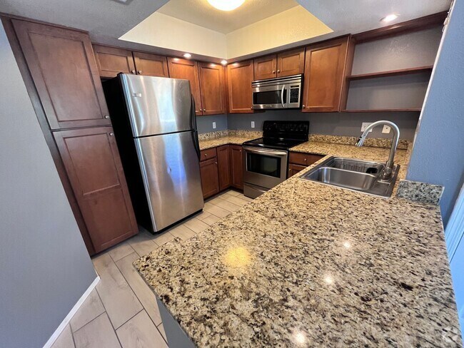 Building Photo - NE-3 bd/ 2bd Condo in gated community!