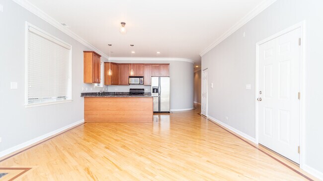 Photo - 2007 W Superior St Unit 2E