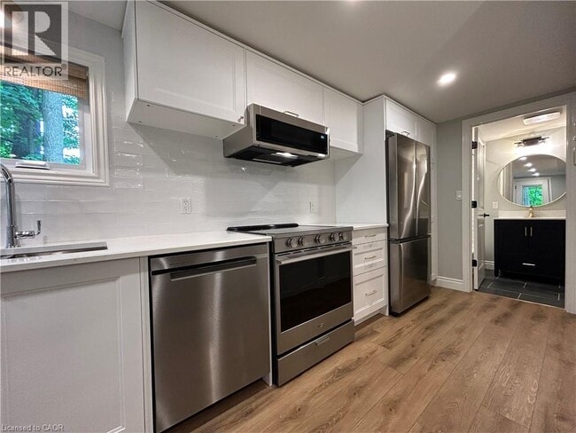 Photo - 1944B SANDHILLS Road