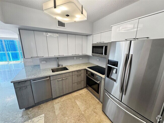 Building Photo - 31 SE 5th St Rental