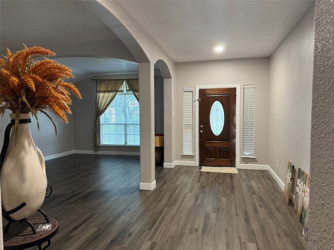 Photo - 9431 Water Edge Point Ln