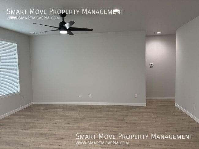 Photo - 611 W Snowy Owl St